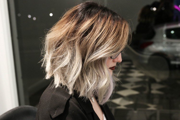 Ombre s trojfarebným gradientom ombre-krátke vlasy-gradient-tri-farebné-bob