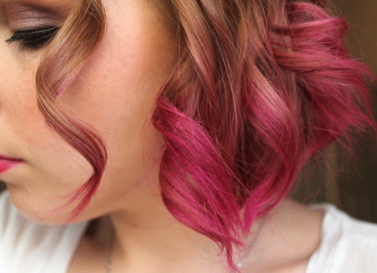 Ponorte ružové farbivo do pútavého vzhľadu ombre-krátke vlasy-purpurová-čipka-hravý-účes