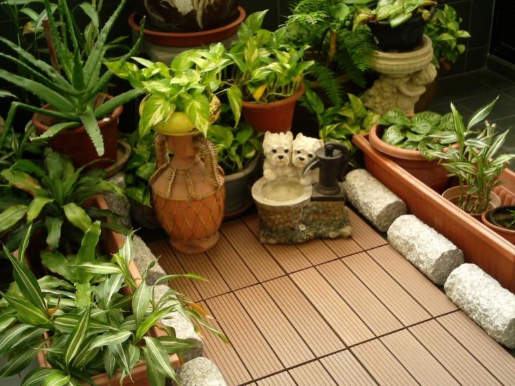 Varianta vyrobená z kombinácie dreva a plastu balkón-obklady-dreviny-vedrá-kamene-malá-záhrada-deko-vonkajšie