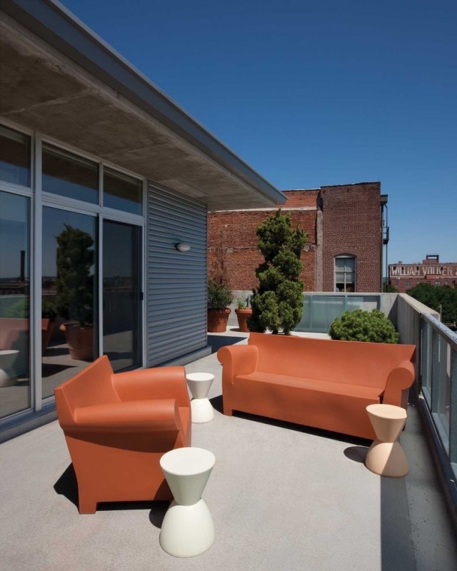 moderný dizajn nábytku zaujímavé posuvné dvere z mierne hnedého skla