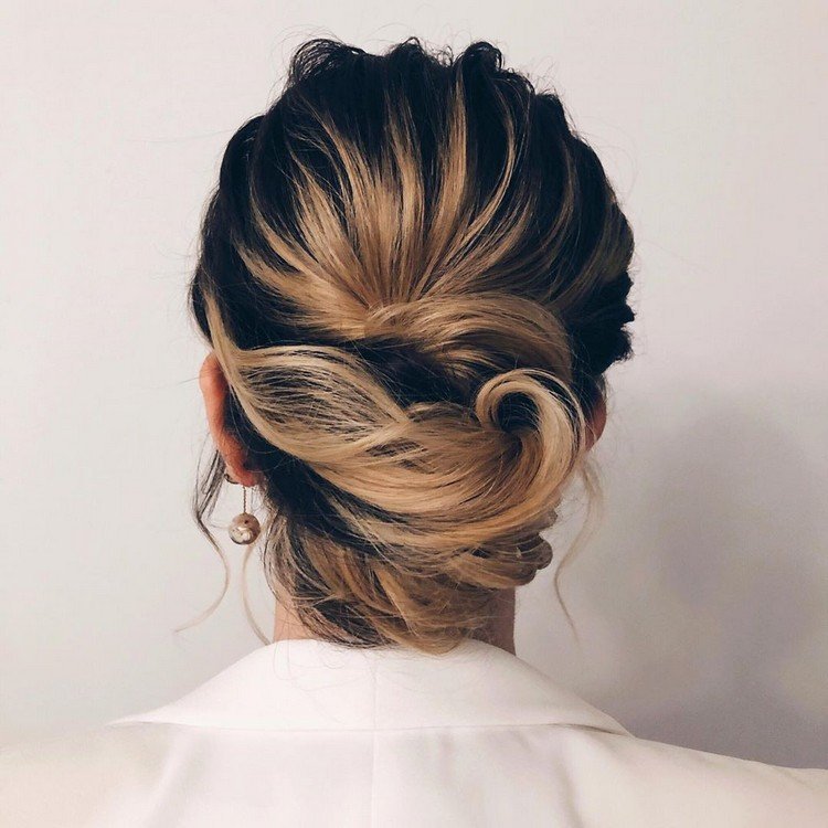 Vyrobte si banánový účes sami Návod na elegantné updos