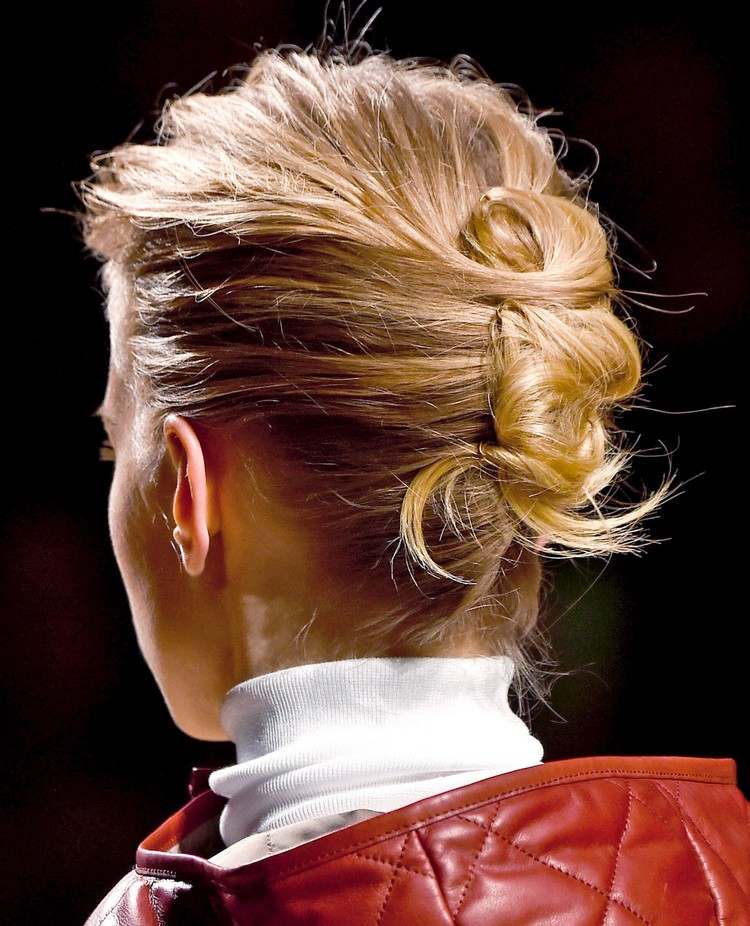 dvojitý banánový účes elegantné updos