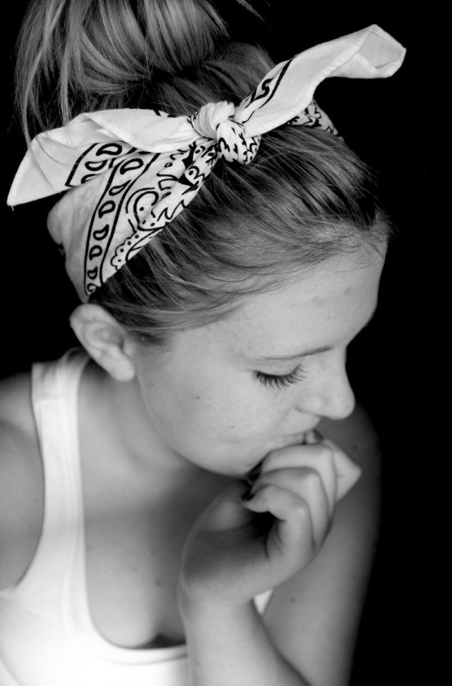 bandana účes nápad biele plátno šatka-účes-nápad-biela-látka