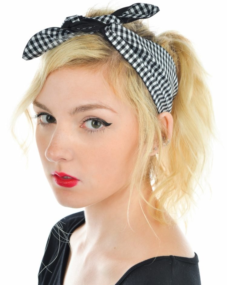 Károvaná šatka v čiernej a bielej farbe šatky na šatke čierno-bielo-kockované-cop-dámy