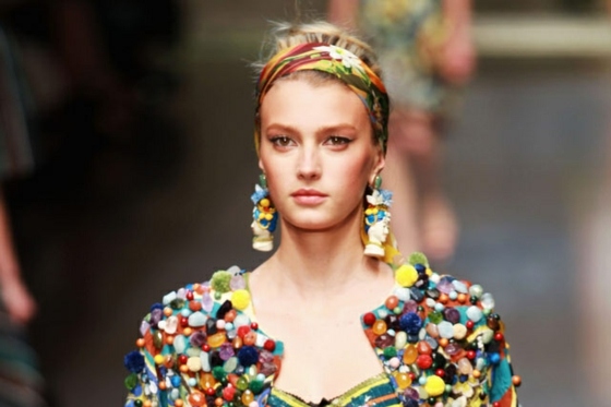 na móde svet módy účes šatky skvelé-letné-súkno-s-kvetmi-farebné-oblečenie