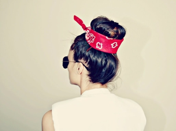 Ako doplnok do vlasov noste drdol so šatkou up-pin-up-hair-with-bandanna-hair accessories