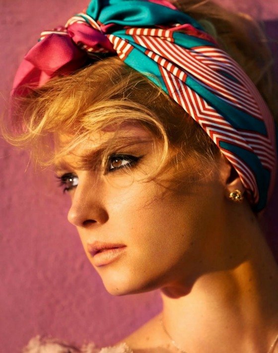 Účes s šatkou stúpa Bandanna-účes-a-účes-pruhy-blond-vlasy