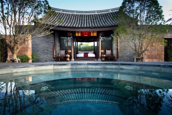 luxusný rezort, spálňa s bazénom, Banyan Tree Lijiang luxusný hotel bazén pohodlie v spálni Banyan Tree Lijiang