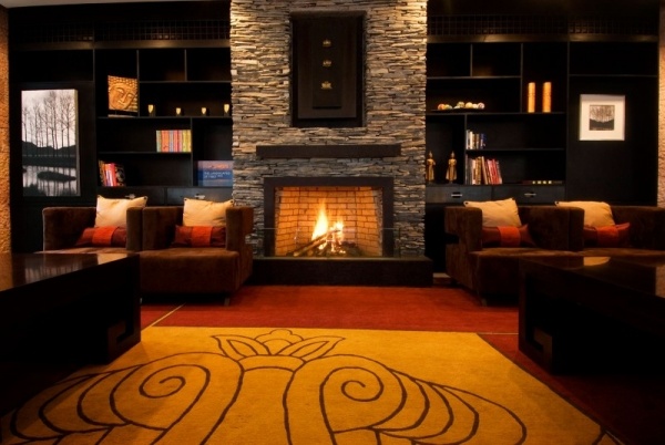 Banyan Tree Lijiang lobby zlaté farby Banyan Tree Lijiang útulné lobby zlaté farby