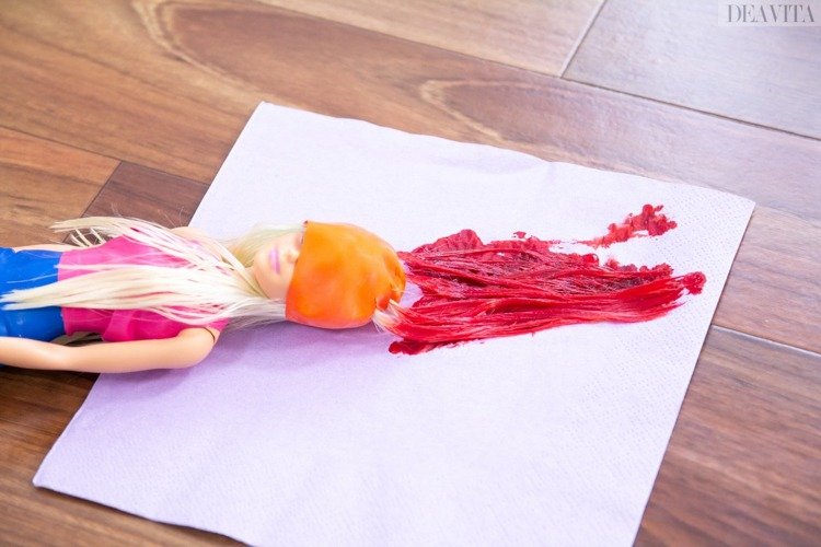 Návod na farbenie prameňov vlasov Barbie