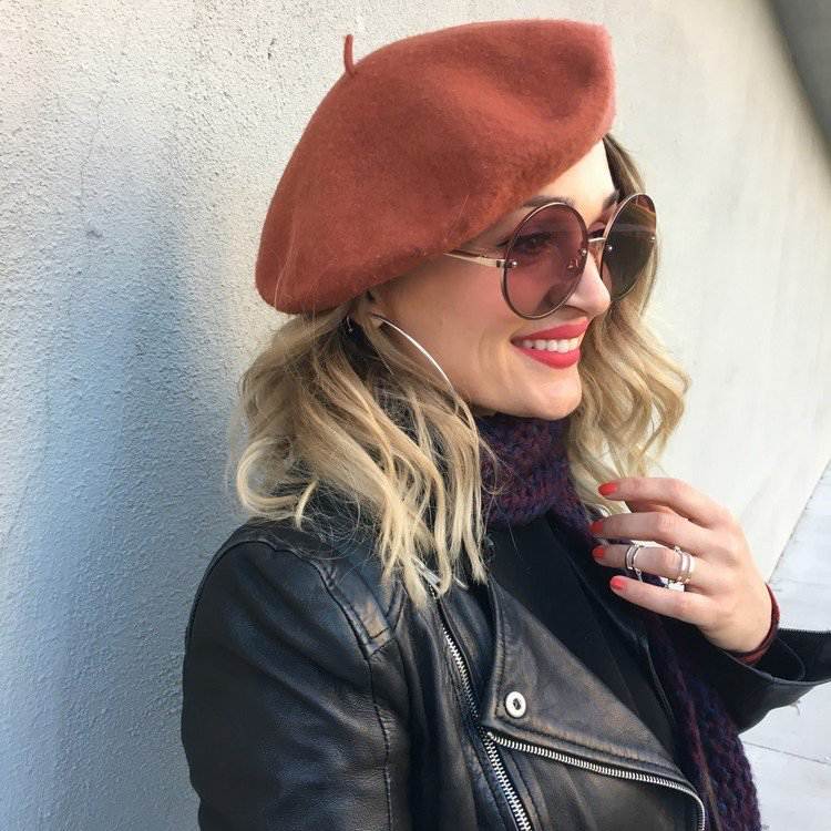 baret klobúk štýl vzhľad farba béžová hnedá šik kožená bunda