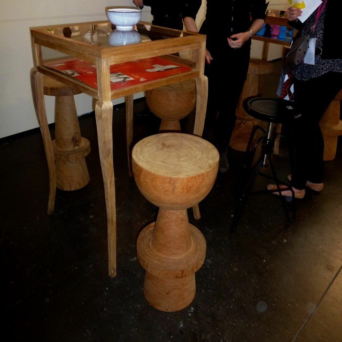 Barová stolička s guličkovým dizajnom