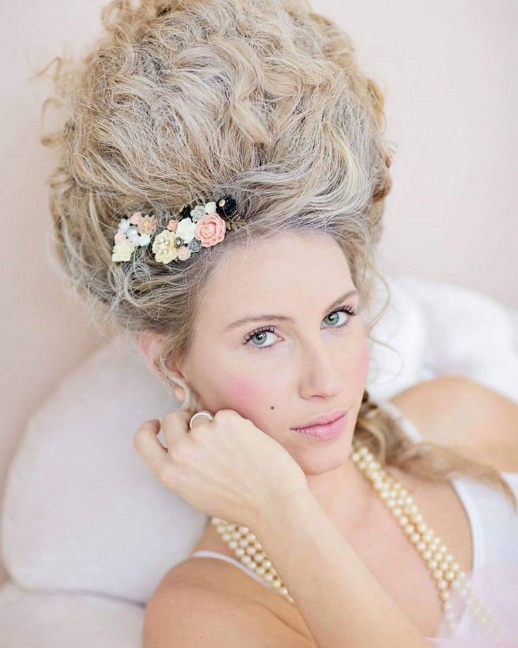 Pokyny pre účes Marie Antoinette Updo Barokové účesy dámy