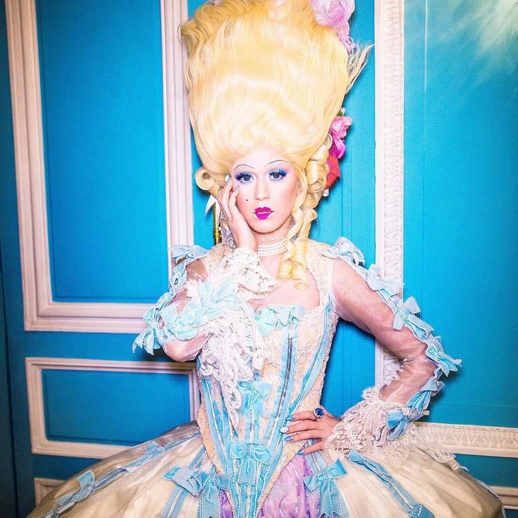 Karnevalový kostým Marie Antoinetty si urobte účesy sBaroque sami