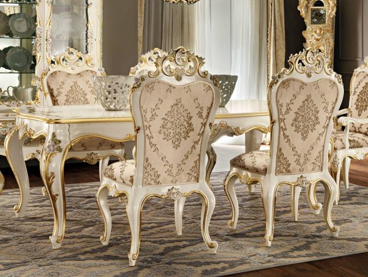 Barokový nábytok-biely jedálenský stôl-zlaté prvky-komoda