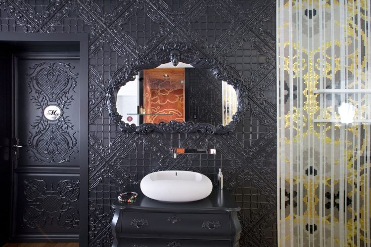 Dizajnové kúsky Marcel Wanders - zrkadlo Paris v čiernej farbe barock-design-marcel-wanders-black-stucco-dresser-vanity-mirror-paris