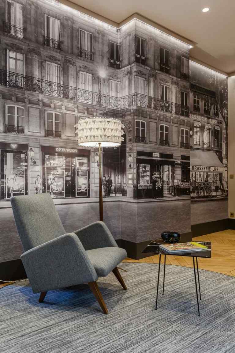 Čitací kútik s klasickým čalúneným kreslom v šedej farbe barokové-stretnutie-moderné-parížske čítanie-kútik-sivé-čalúnené kreslo-foto-tapeta-ulice