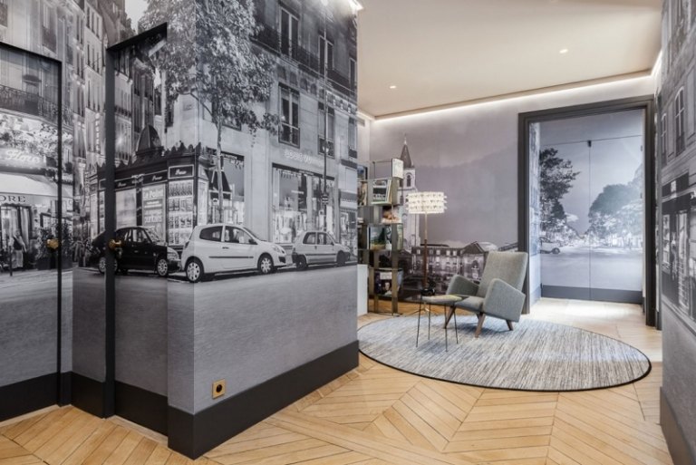 Čitáreň v šedej farbe s tradičnou parketovou podlahou baroko-spĺňa-moderné-paríž-čitáreň-čalúnené kreslo-sivá-parketová-podlaha-foto-tapeta