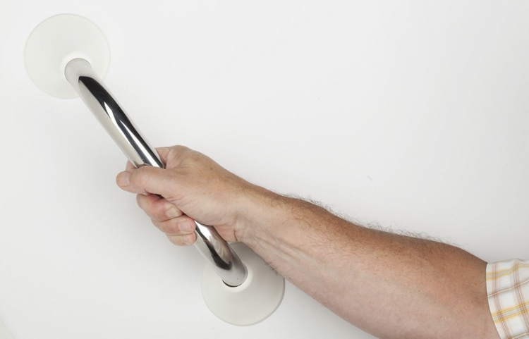 bezbariérové-kúpeľňa-opierka-kľučky-každodenné pomôcky