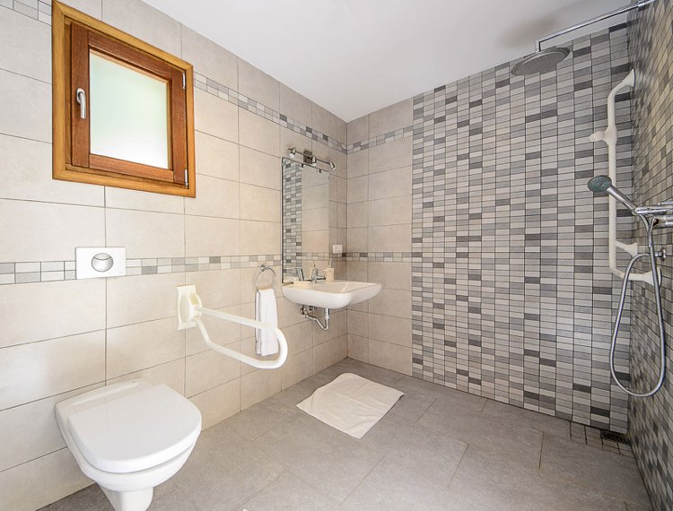 bezbariérová-kúpeľňa-okno-nastavenie výšky