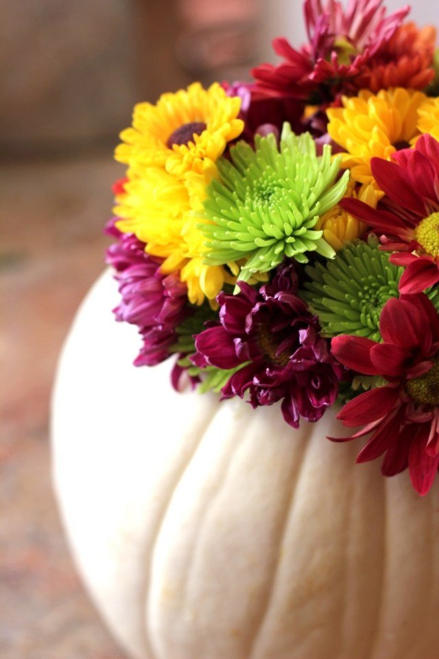 Tekvice-vyduté-ako-váza-aranžovať-jesenné nápady