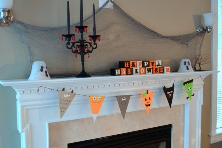 Vyrobte si veniec z rôznych halloweenskych motívov Remeselné nápady na halloweensky veniec nápad trojuholníky pavučiny tekvicových mačiek