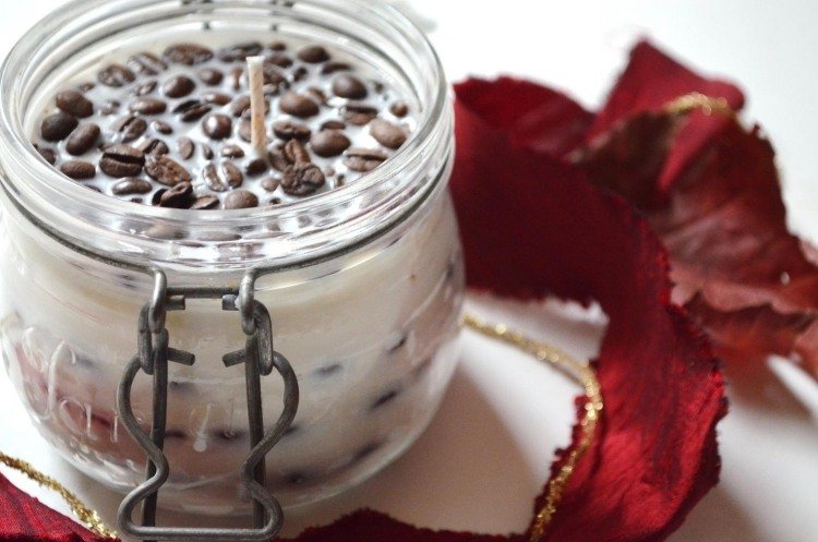 Remeselné nápady-kávové zrná-sviečky-sklenená nádoba-vosk-deko-sklenená nádoba-vinobranie