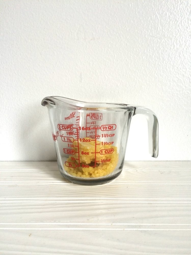 Remeselné nápady-kávové zrná-sviečky-návod-sviečka vosk-žltá-množstvo-topiaci-vodný kúpeľ