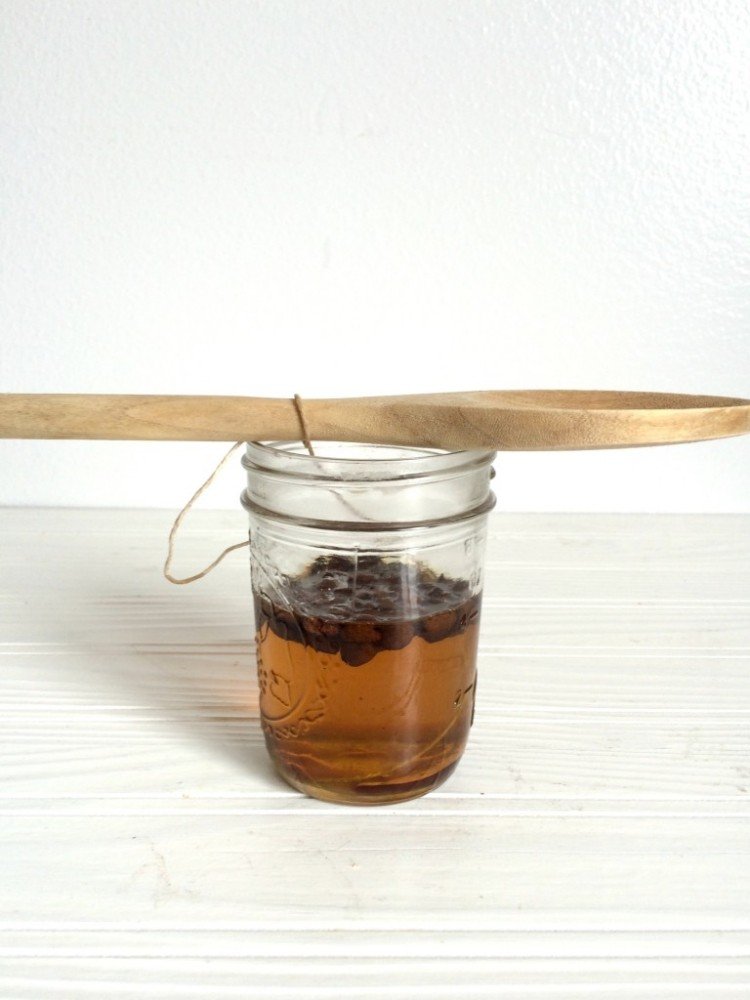 Remeslo-nápady-kávové zrná-sviečky-návod-knôt-centrovacia-palica-sklenená nádoba