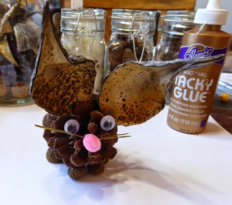 Remeslo-nápady-veľkonočné-prírodné-materiály-veľkonočný zajačik-listy-uši-bobble-nose