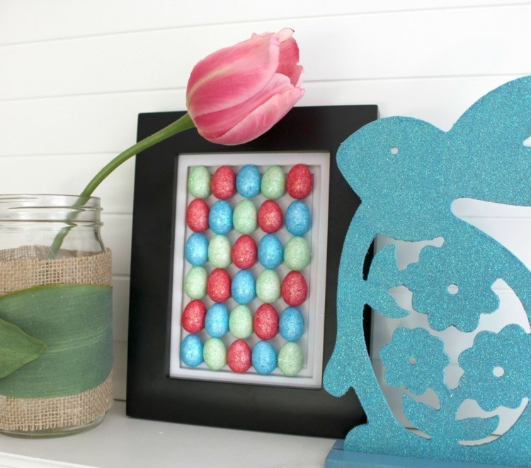 DIY nápady na veľkonočné obrazové rámy-mini-vajíčka-farebný-obrázkový dizajn
