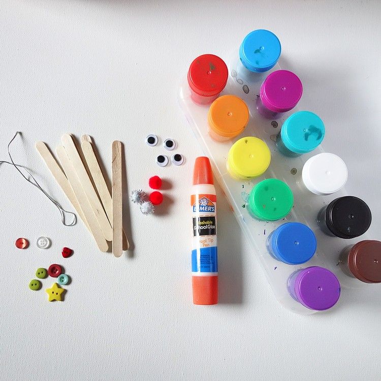 Remeslá na Vianoce - materiál Remeslá na vianočné zmrzlinové tyčinky-farby-lepidlo-drôtik-krútiť-oči-ozdoba-gombíky