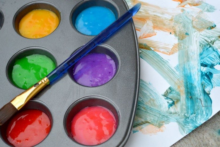 drotár-s-2-ročnými-deťmi-prstom-farbou-kutilstvo-jedlé