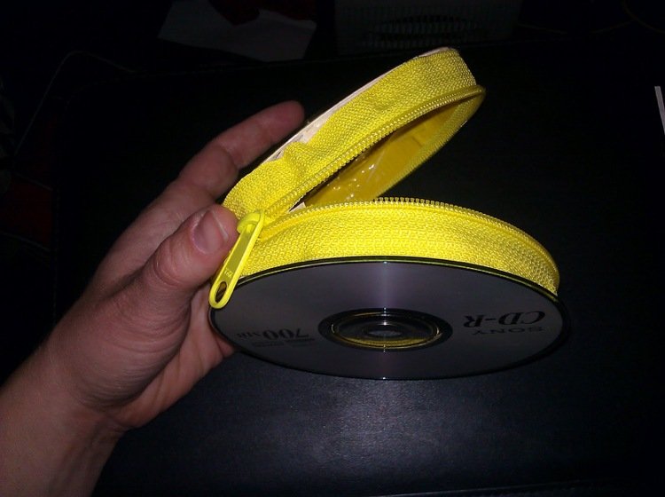 drotár-staré-cds-diy-kabelka-mince-zips