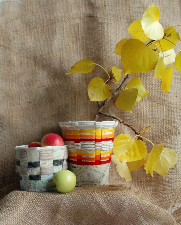 drotár s pohármi váza-tkanie-priadza-papierové poháre