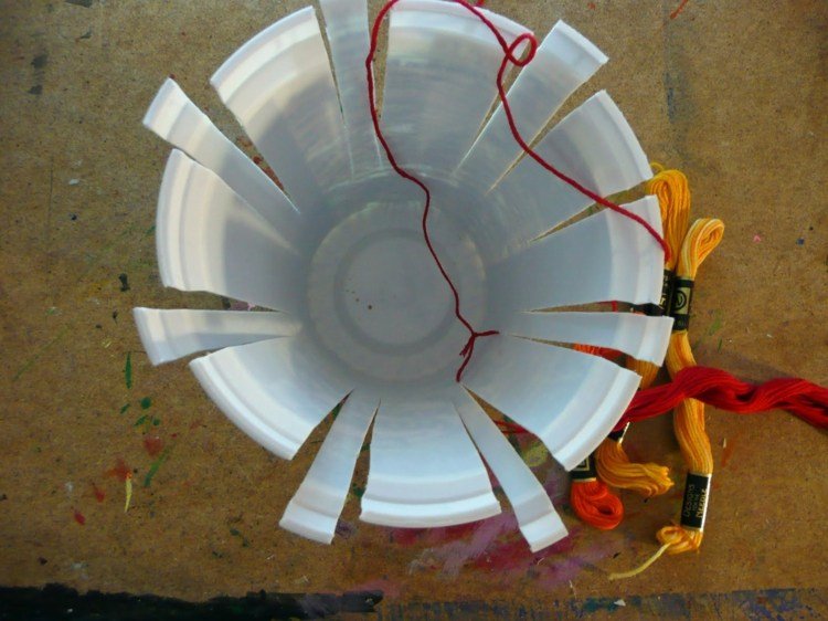 drotárske šálky-strihaná niť-farebné-perie