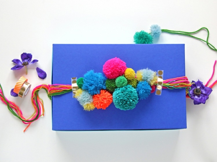 Ručné práce s brmbolcami v rôznych veľkostiach a farebnej priadze - návod