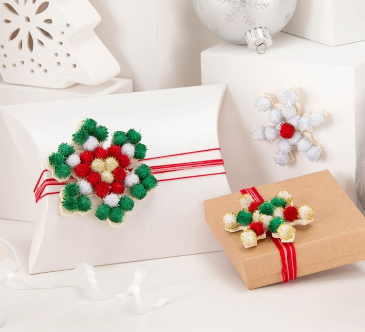 Trblietavé bambulky na výrobu vlastných snehových vločiek v červenej, bielej a zelenej farbe