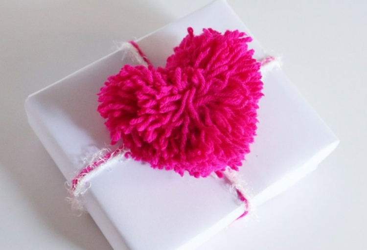 Remeselný nápad na Valentína - urobte si srdce sami z pomponov