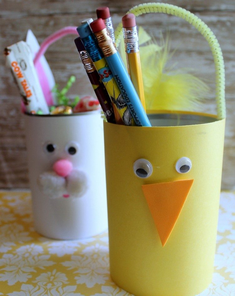 drotár s plechovkami veľkonočný vtipný držiak pera deti