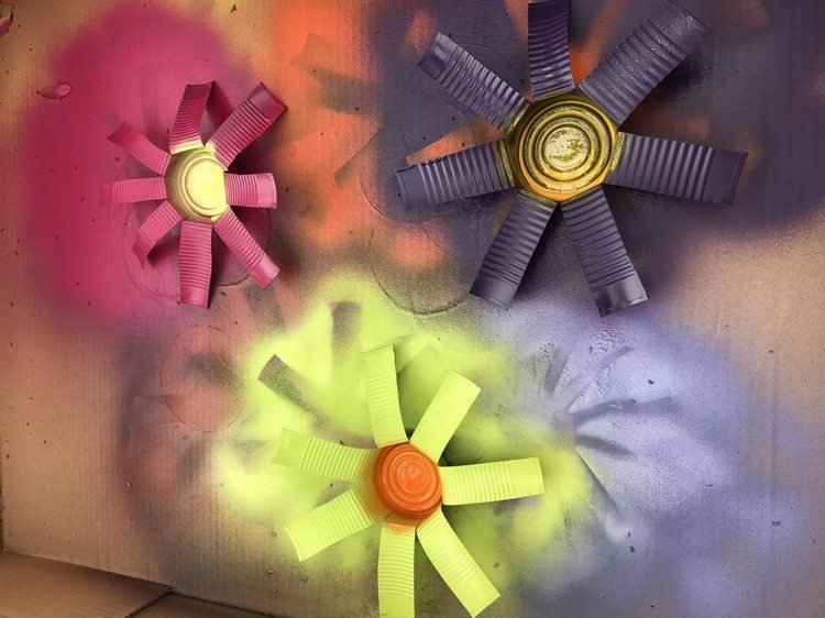 upcyklácia plechoviek drotár Veľká noc jarná záhrada kvety