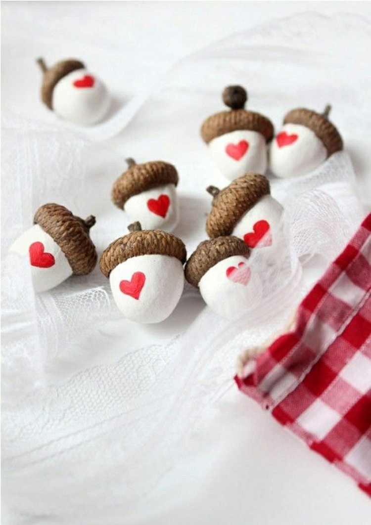 čiapky na žalude, ozdoba srdiečok