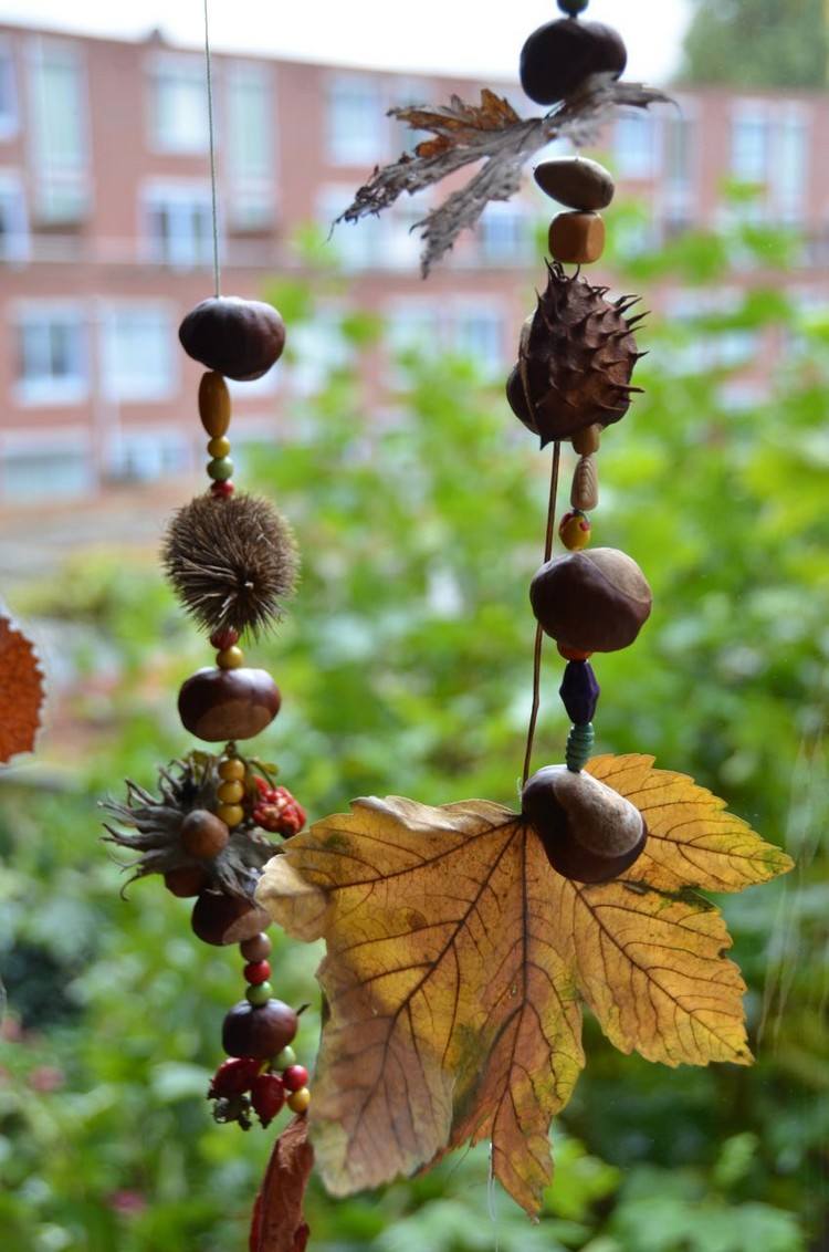 ručné práce-žalude-gaštany-jesenné listy-dekorácia okna-visiace-ručné nápady-deti