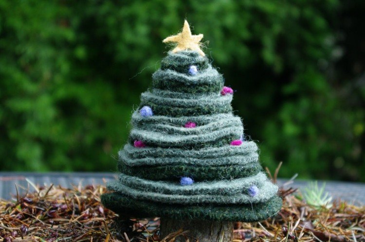 Jednoducho vystrihnite ozdobu na vianočný stromček