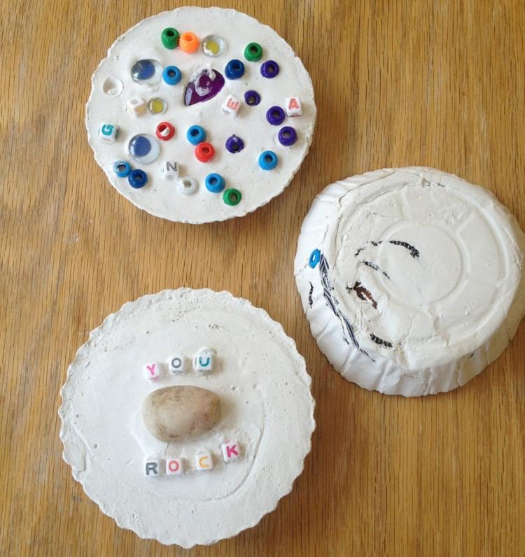 drotár-sadra-forma-hliníkový-koláč-farebné-ozdobné korálky