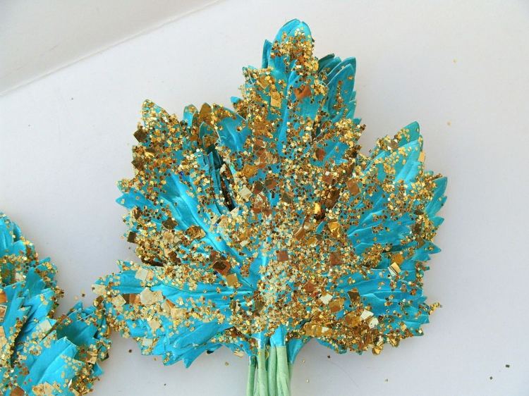 Trblietky na liste navrhnuté v tyrkysovej farbe drotár s trblietavými listami-tyrkysovo-zlatý-urob si sám
