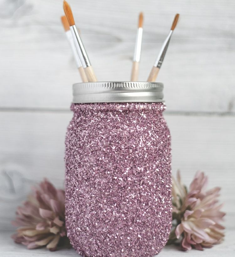 Vyrobte si pekné, trblietavé nádoby sami tinker-glitter-mason-jar-brush-hog-design-purple-dusky pink