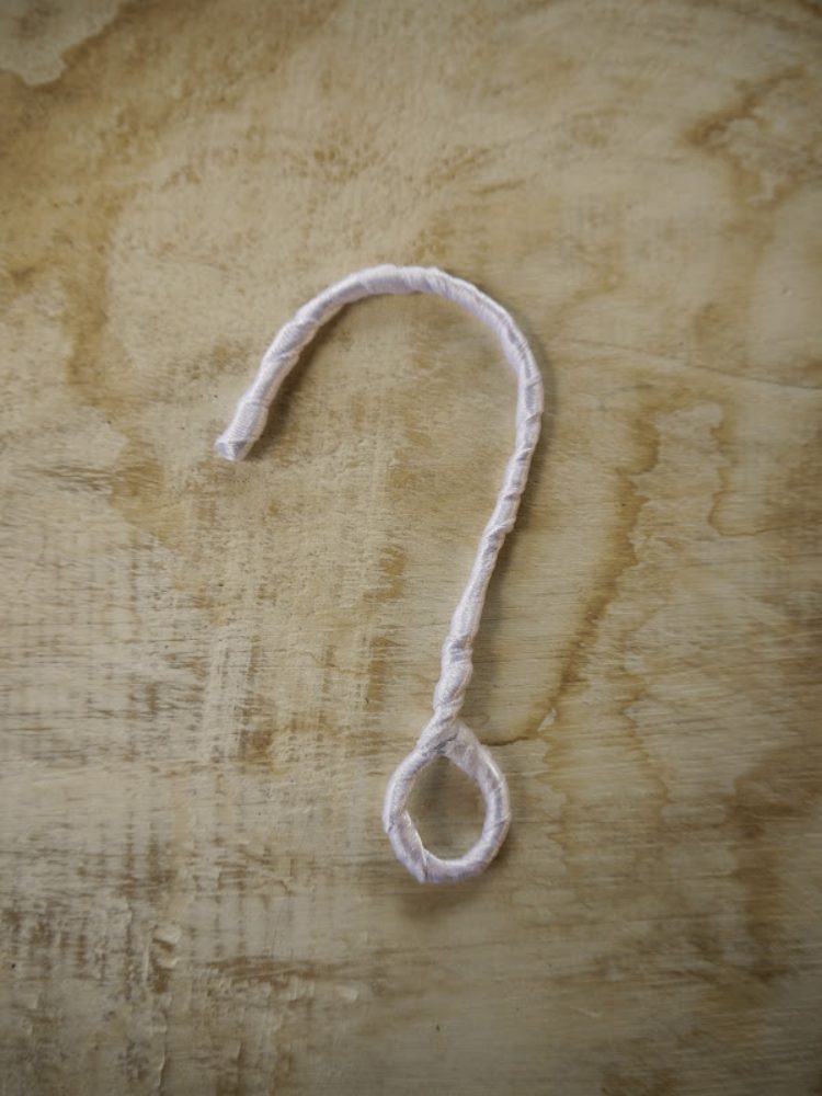 drotár-gaštan-jesenná dekorácia-háčik-slučka-zábal-drevený tanier