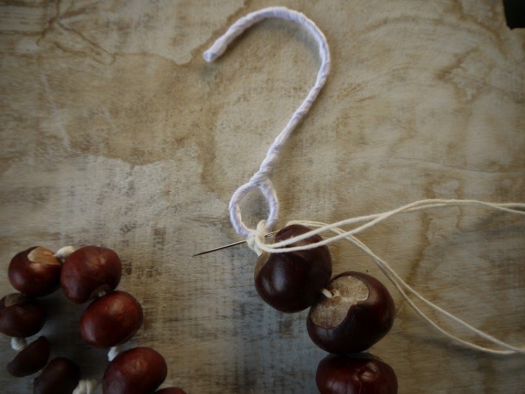 drotár-gaštan-jesenná dekorácia-háčik-kravata-šiť