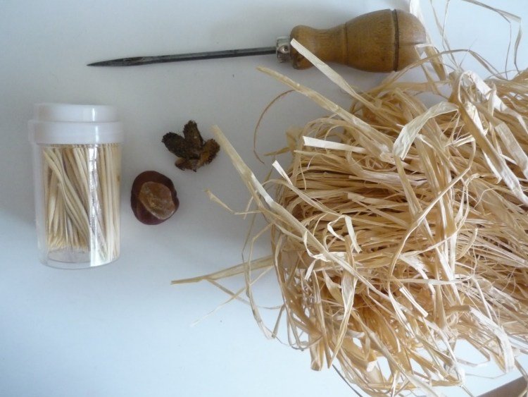 drotár-gaštan-jesenná-dekorácia-materiály-kutilstvo-šidlo-špáradlo-lýko